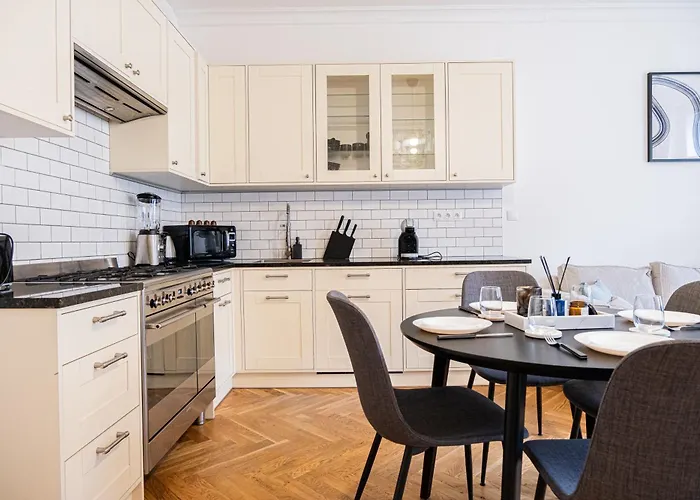 Rentero Spacious Near Castle *