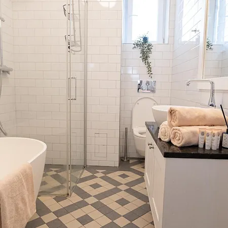 Spacious Near Castle * Prag
