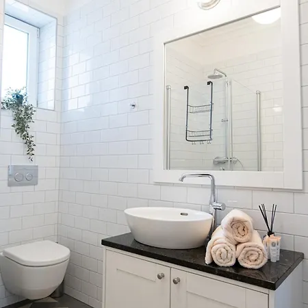 Spacious Near Castle Prag