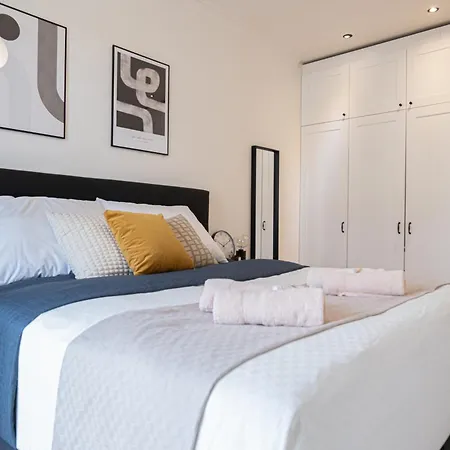 Spacious Near Castle Apartment *