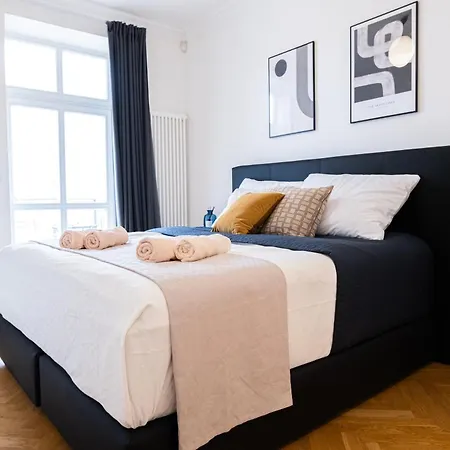 Spacious Near Castle * Prag