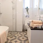 Rentero Spacious Near Castle * Prague