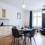 Rentero Spacious Near Castle