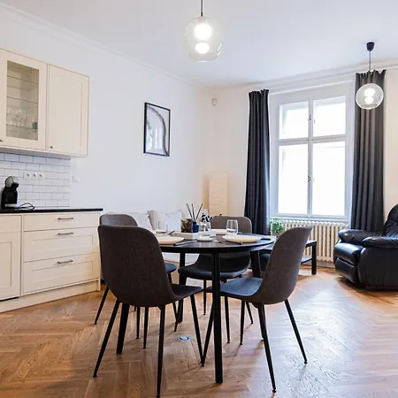 Rentero Spacious Near Castle *
