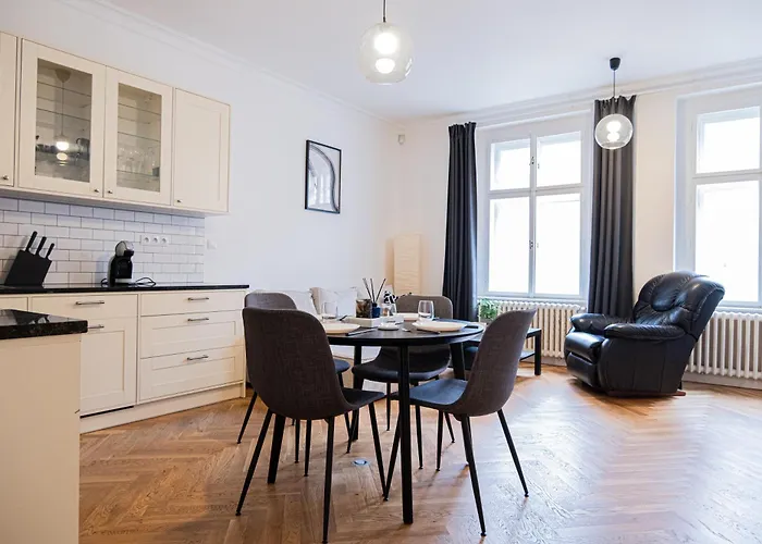 Rentero Spacious Near Castle *